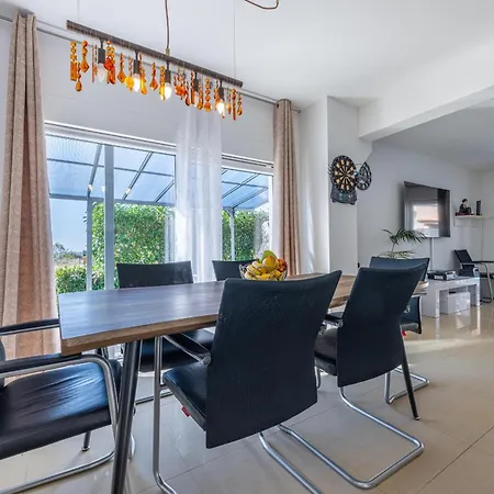 Gusto Villa